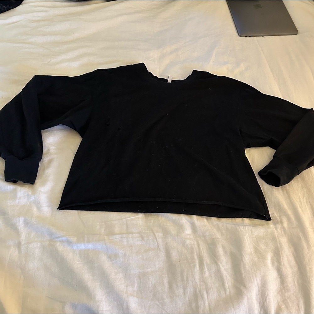 Black long sleeve cropped top